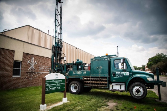 Braun Intertec truck next to sign and building